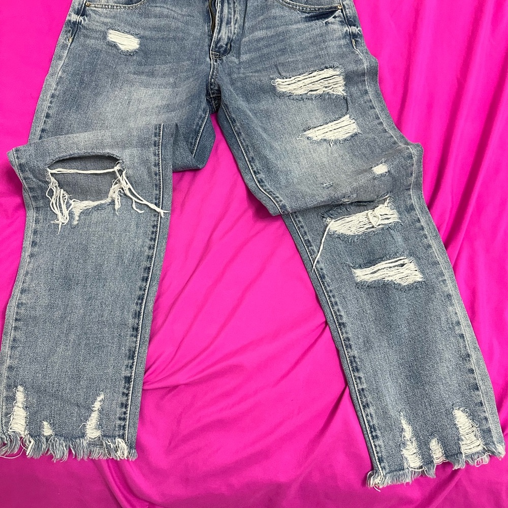 Casual Distressed Boyfriend Jeans in Classic Blue